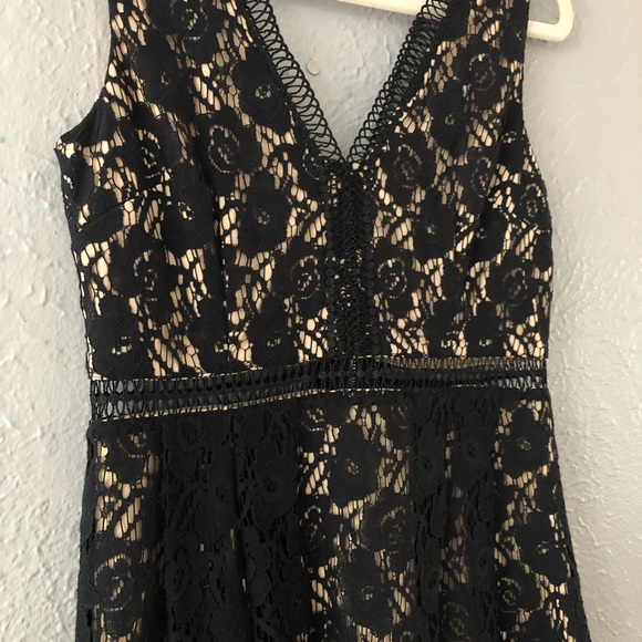 Cute Party Dress - Mi Ami Francesca’s Black and Nude Lace Mini - Small - Picture 3 of 7